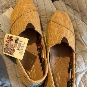 TOMS Women's Brown Textured Loafers